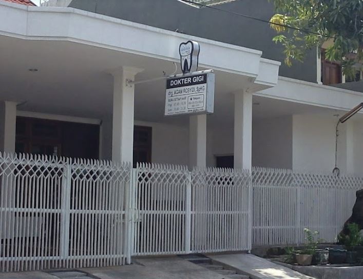 Dokter Gigi Agam Rosyidi, SpKG