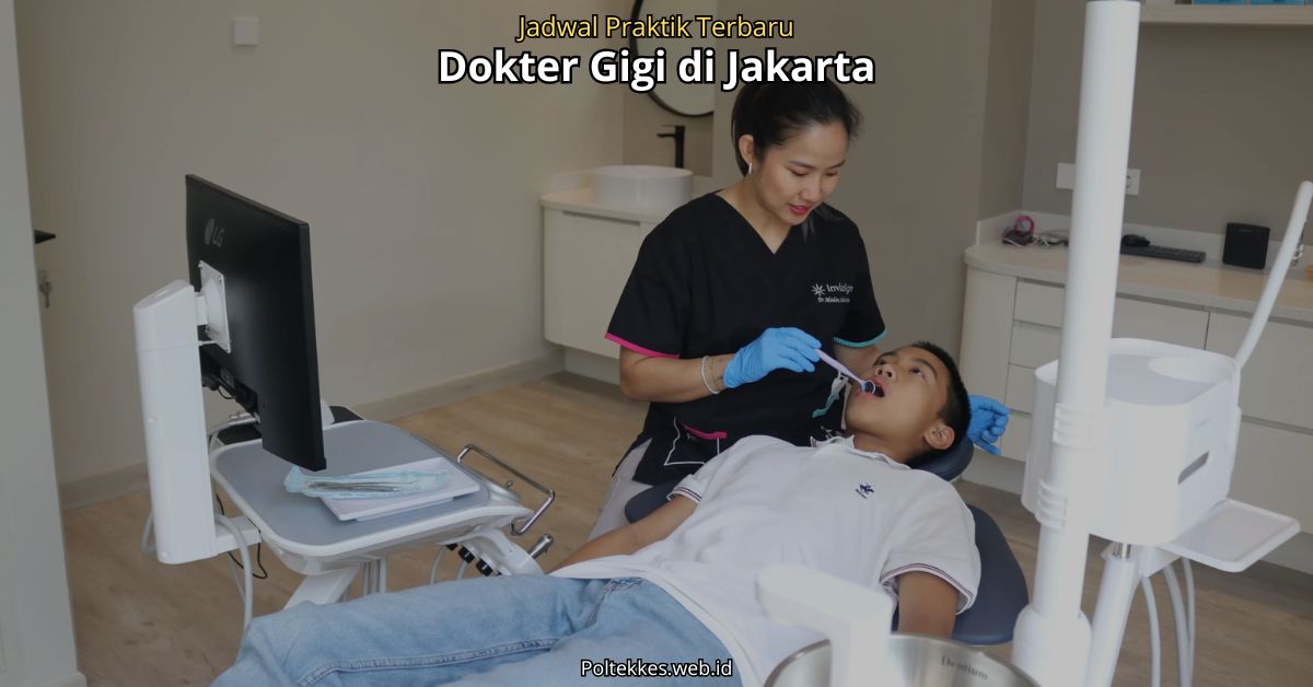 Dokter gigi di Jakarta sedang melakukan pemeriksaan gigi pasien