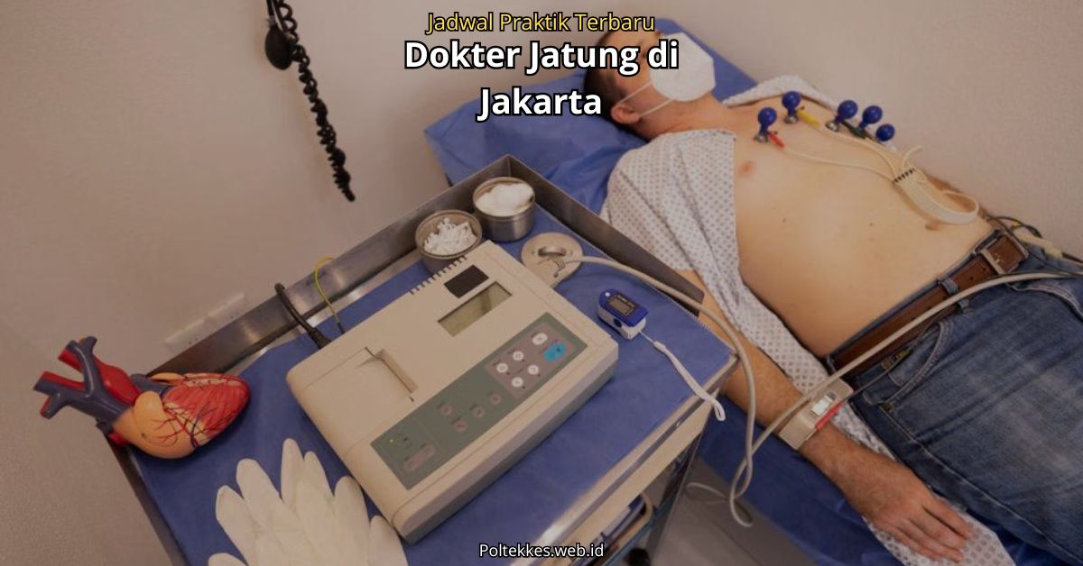 Dokter jantung di Jakarta sedang memeriksa pasien dengan alat EKG